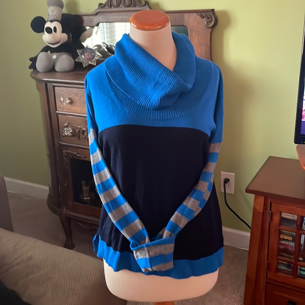 Lightweight cowl-neck colorblock sweater